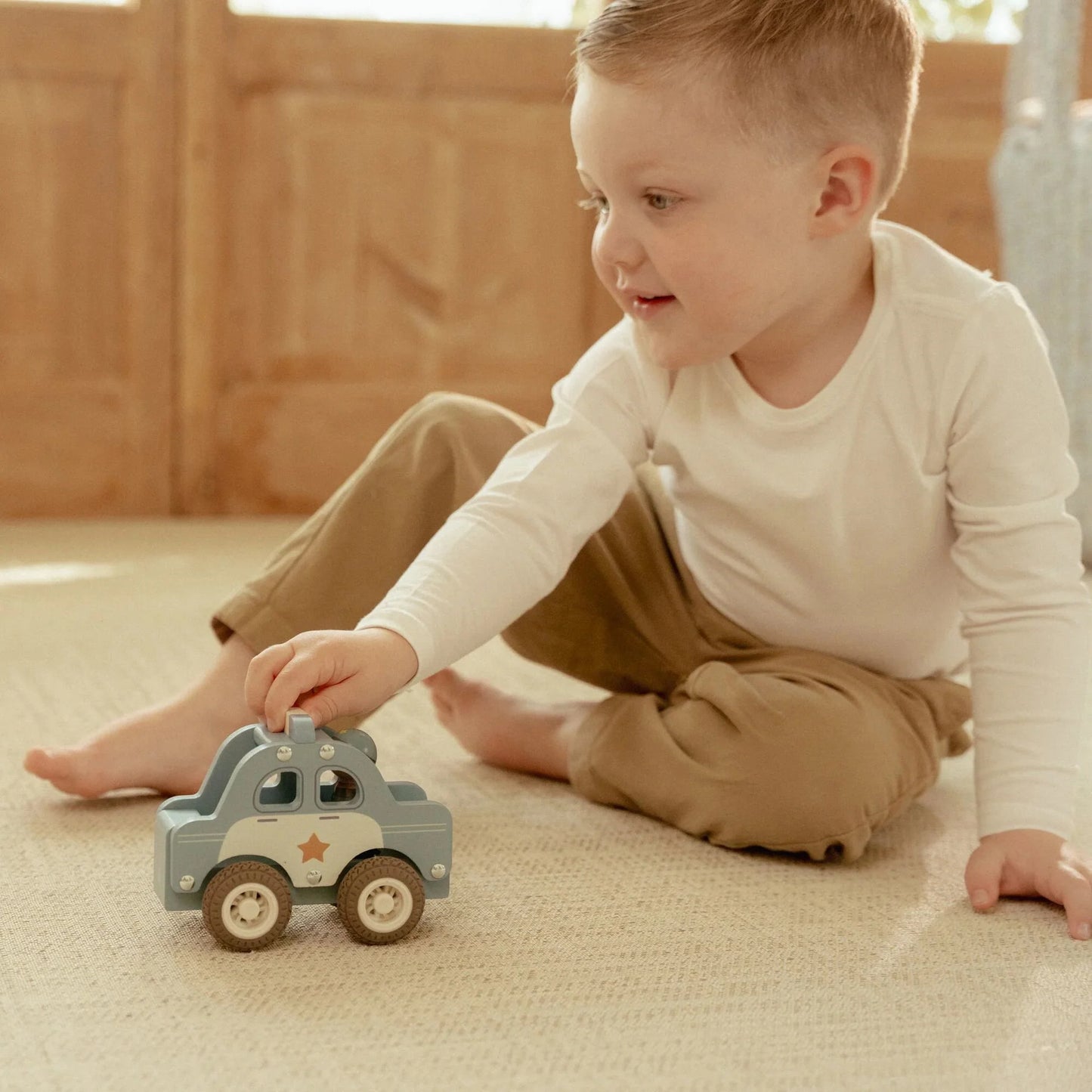 houten politiewagen, blauw - LITTLE DUTCH