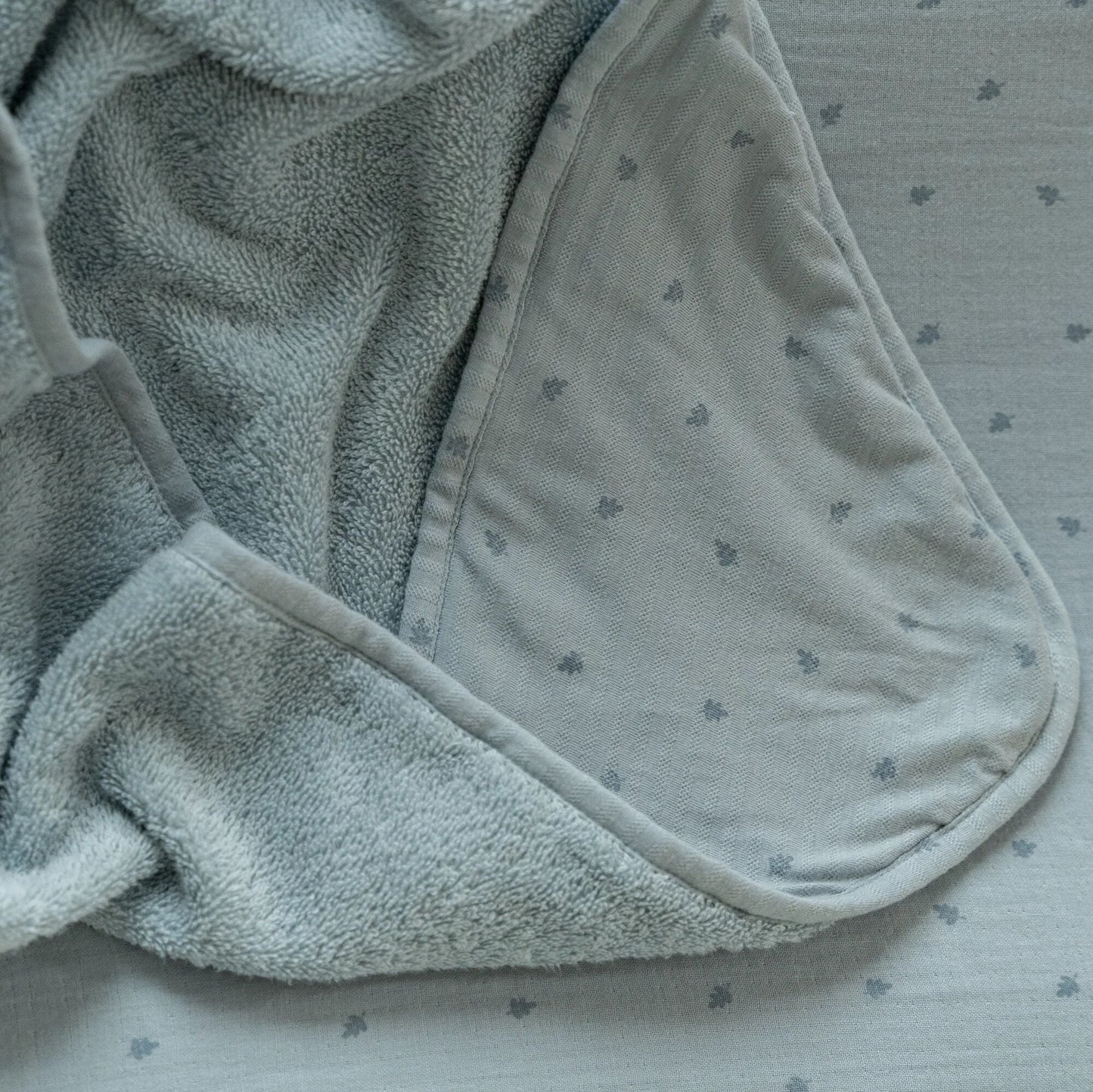 badcape essential, blauw - LITTLE DUTCH