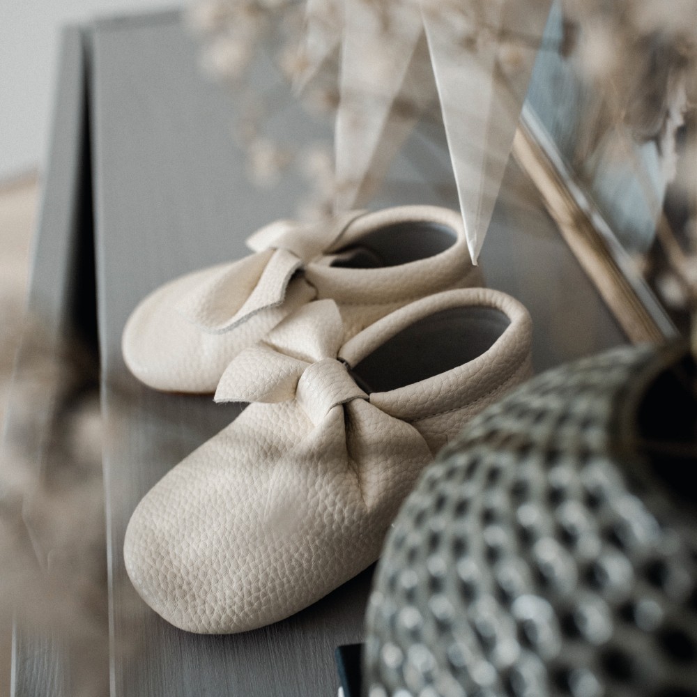 schoentjes bow collection, white - BABY MOCS