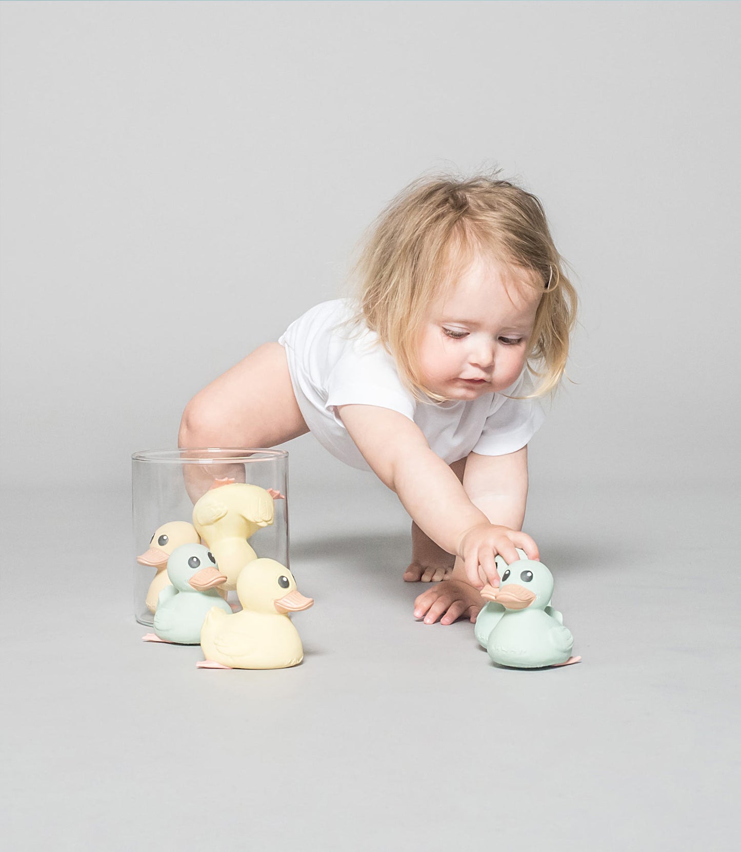 badspeelgoed, eend mini, wit - HEVEA