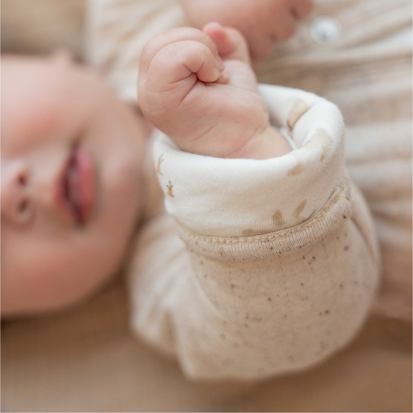 omkeerbaar jasje, baby bunny/sand - LITTLE DUTCH