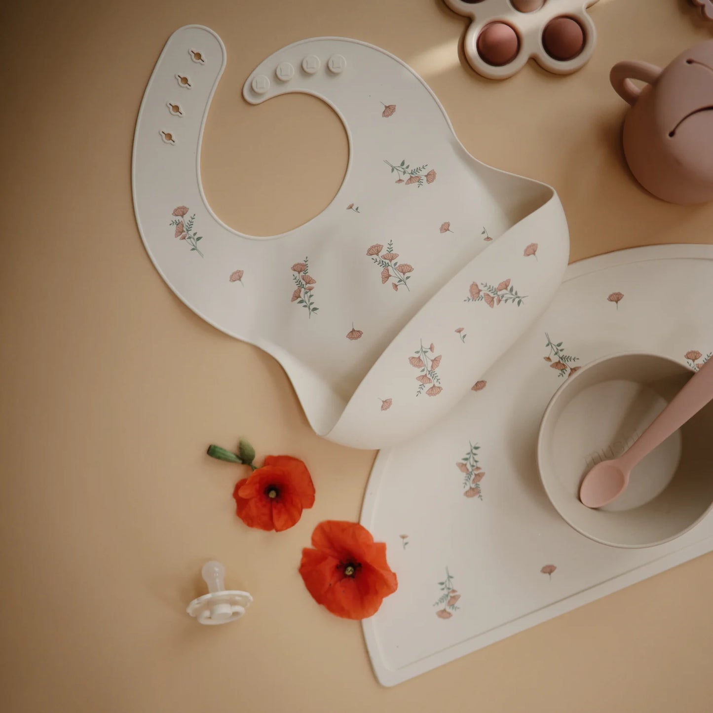 siliconen eetslab, pink flowers - MUSHIE