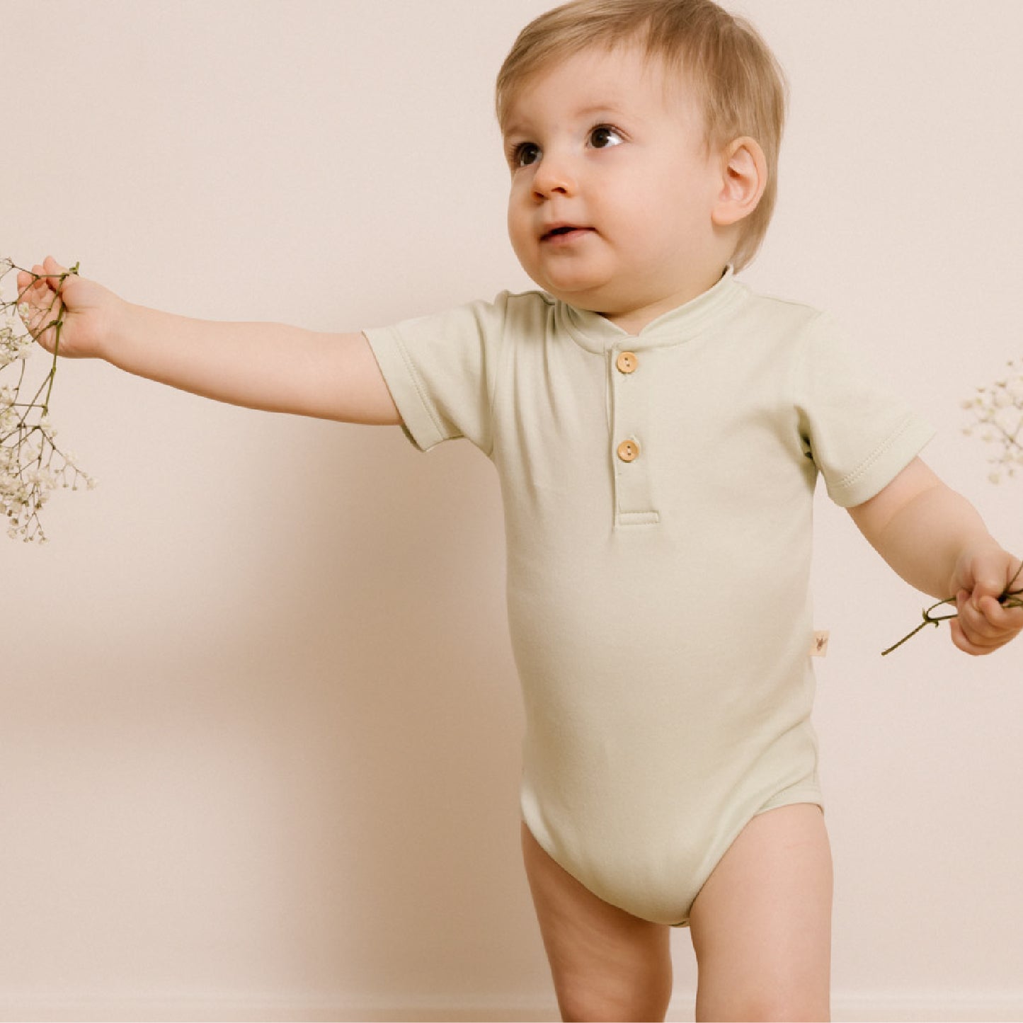 onesie korte mouw en knoopjes, crema - UAUA