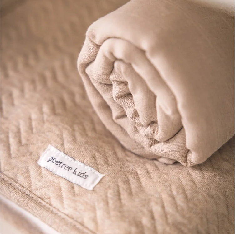 wiegdeken, chevron light camel - POETREE KIDS