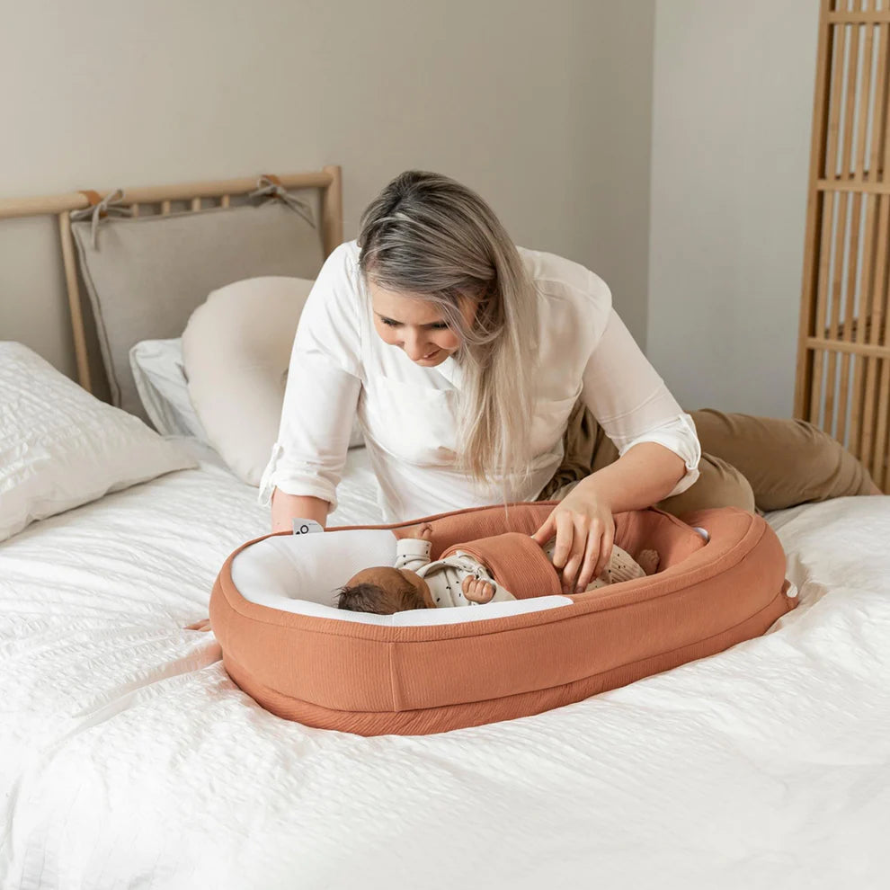 babynest cocoon, tetra jersey terracotta - DOOMOO
