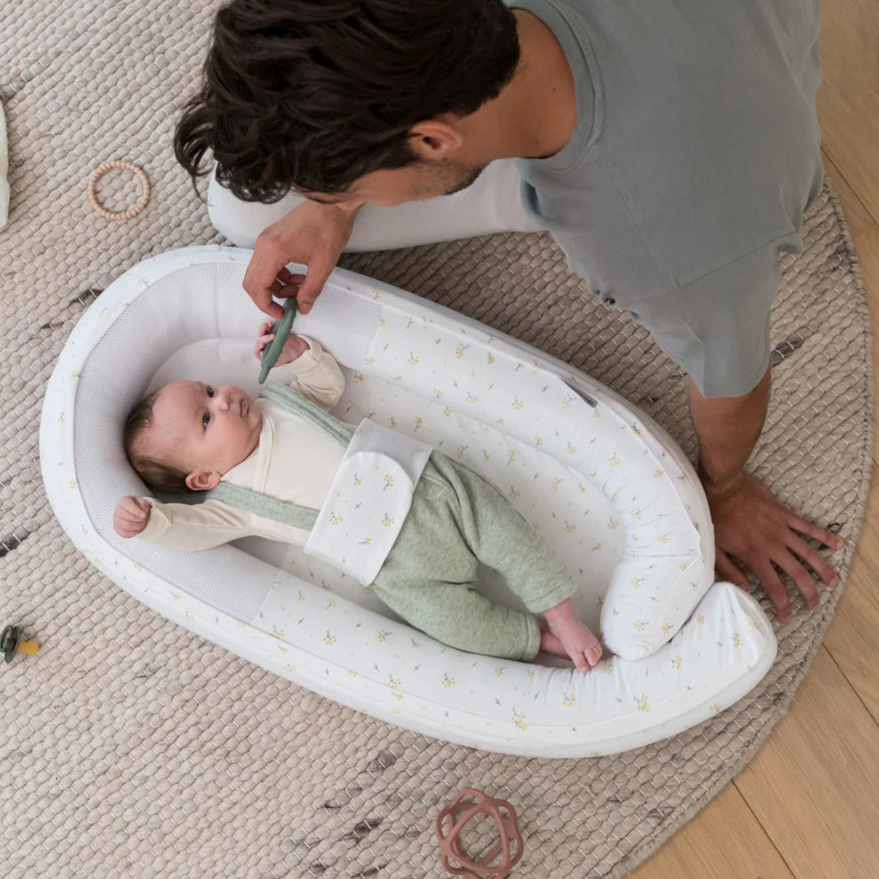 babynest cocoon, flower yellow - DOOMOO
