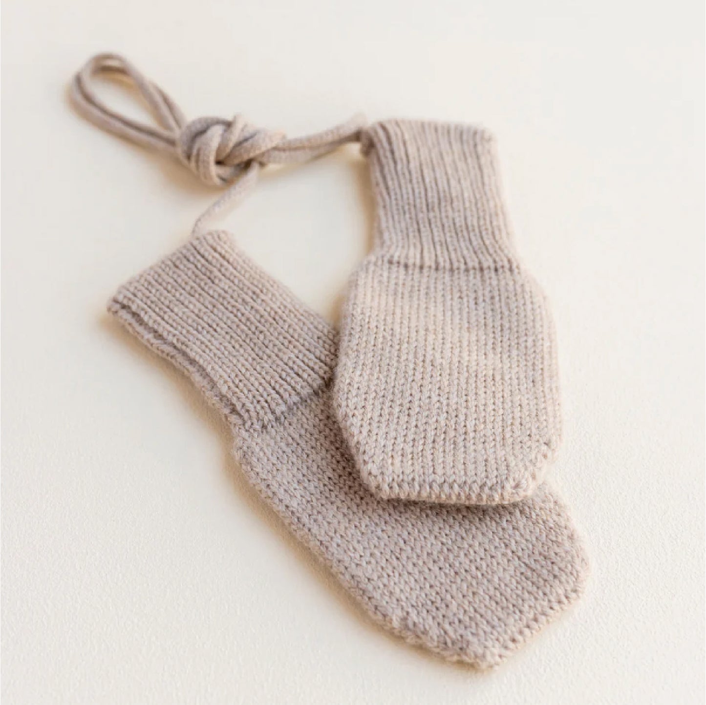 mittens fiza (6mnd.-2jr.), sand - HVID