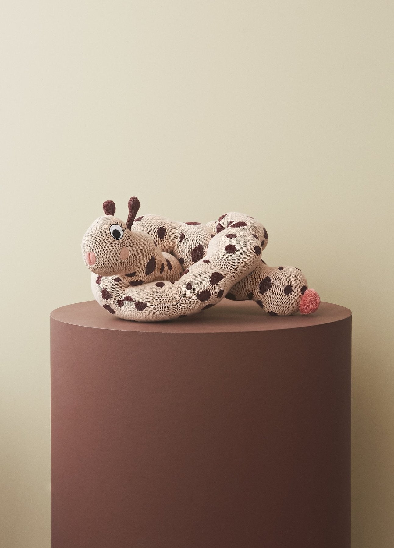 knuffel miss lala larva, blush/woodchuck - OYOY