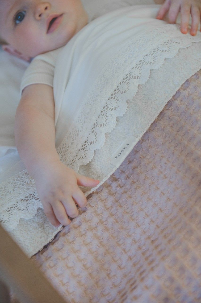 ledikantlaken crochet, milky - KOEKA