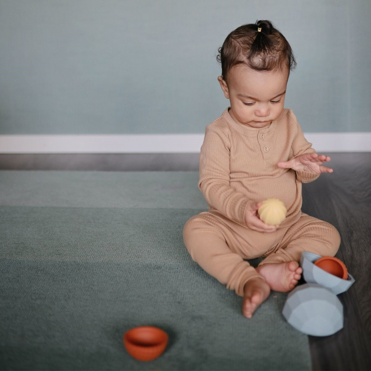 zintuiglijk speelgoed nesting spheres, powder blue - MUSHIE