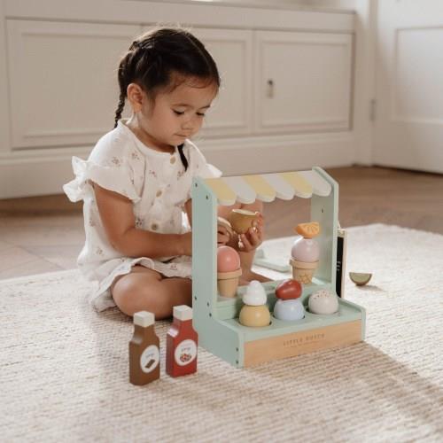 houten ijskraam - LITTLE DUTCH
