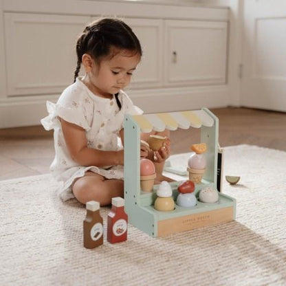 houten ijskraam - LITTLE DUTCH