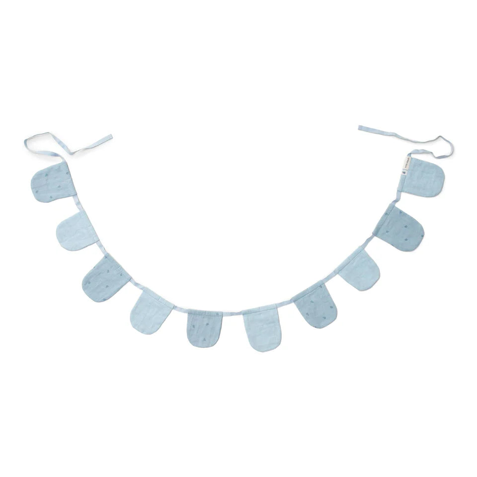 slinger met vlaggetjes, blauw - LITTLE DUTCH