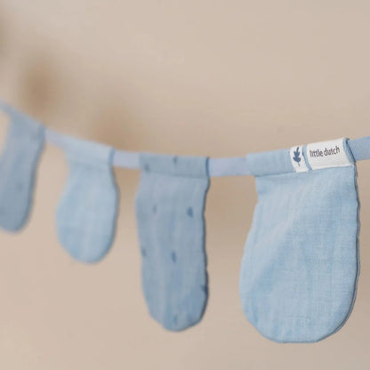 slinger met vlaggetjes, blauw - LITTLE DUTCH