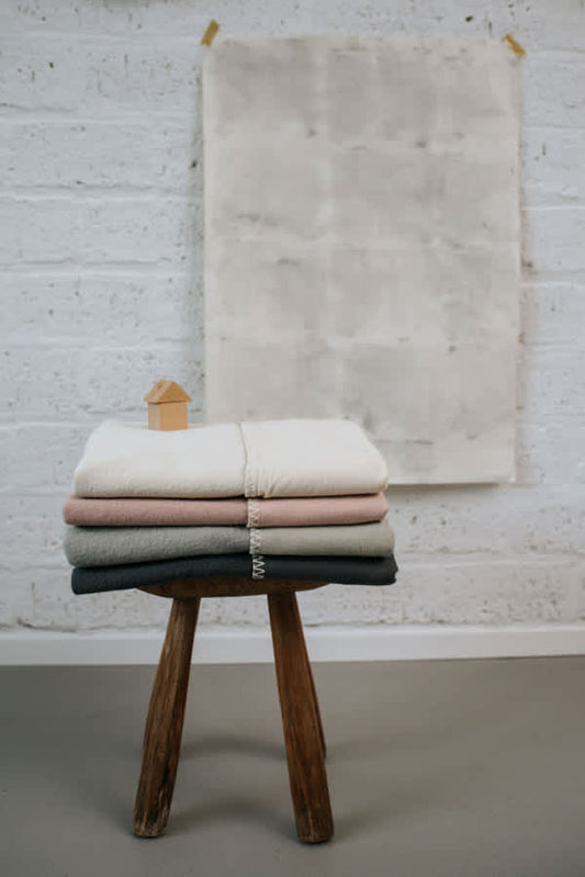 ledikantdeken runa flanel, warm white - KOEKA