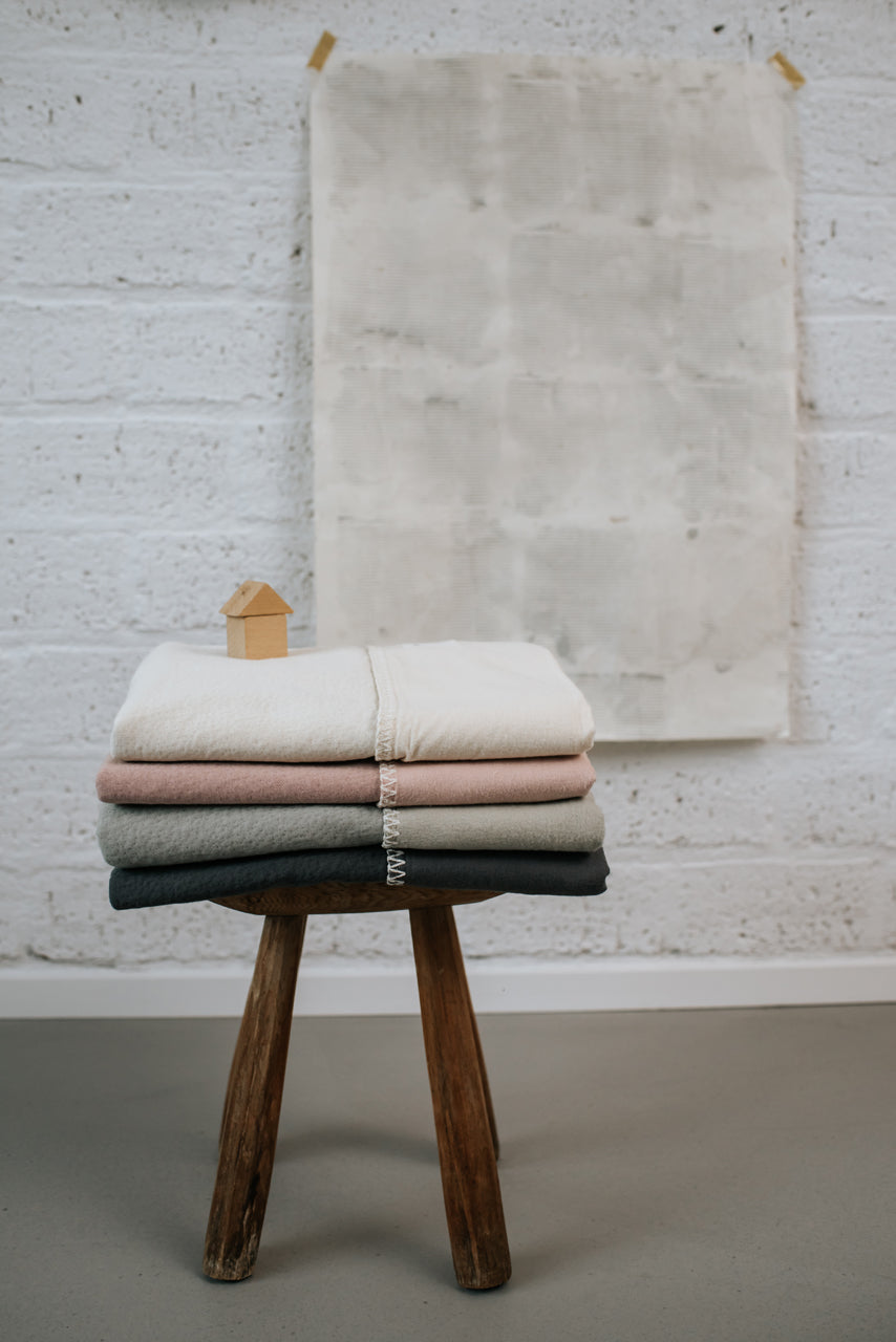 ledikantdeken runa flanel, warm white - KOEKA