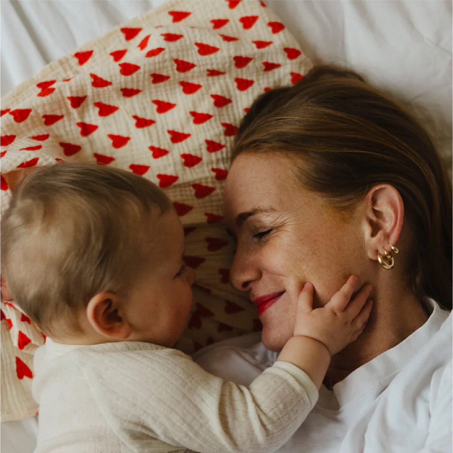 verzorgingsdoek j'adore, wit/rood - ATELIER POMME