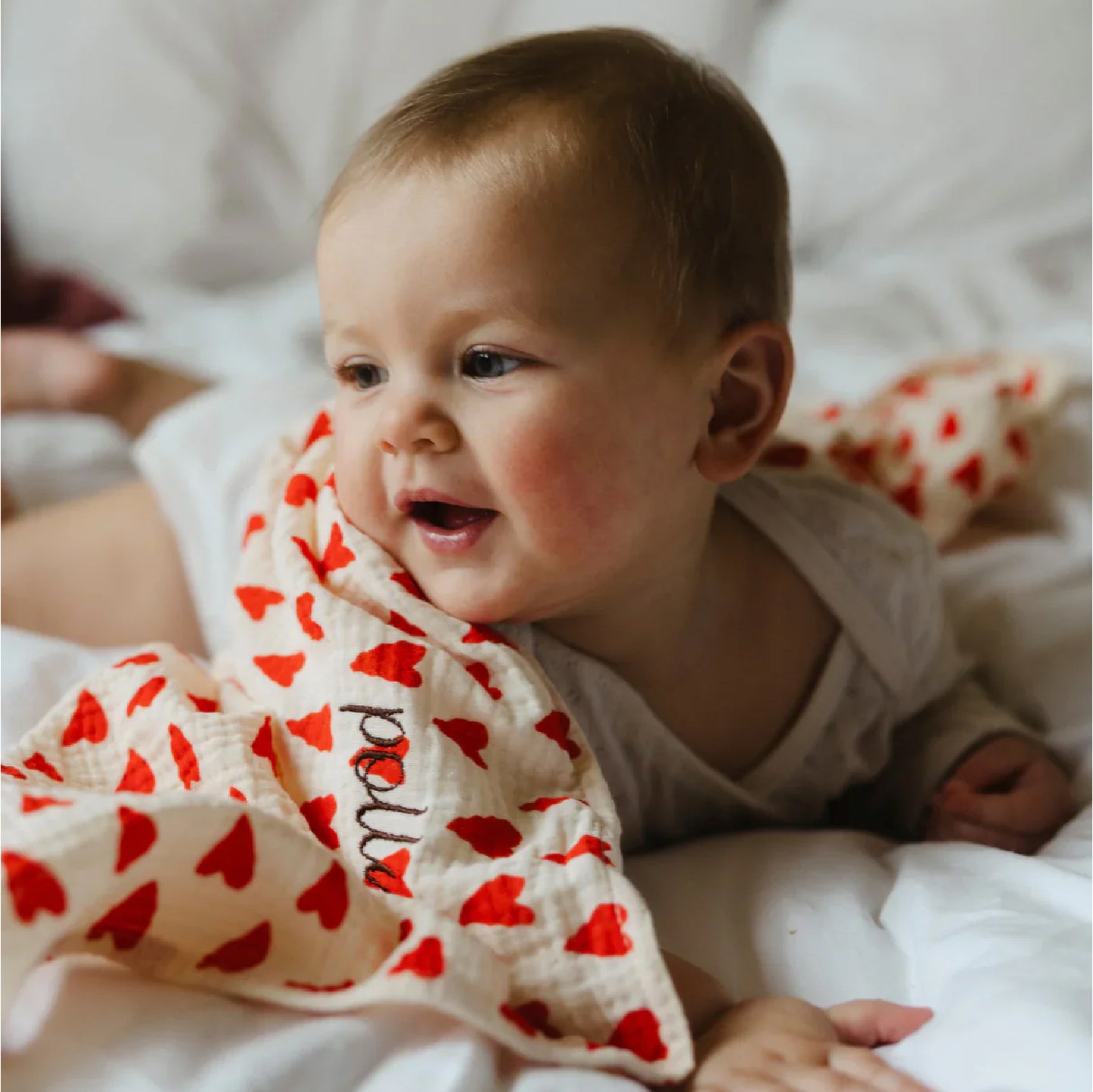 verzorgingsdoek j'adore, wit/rood - ATELIER POMME