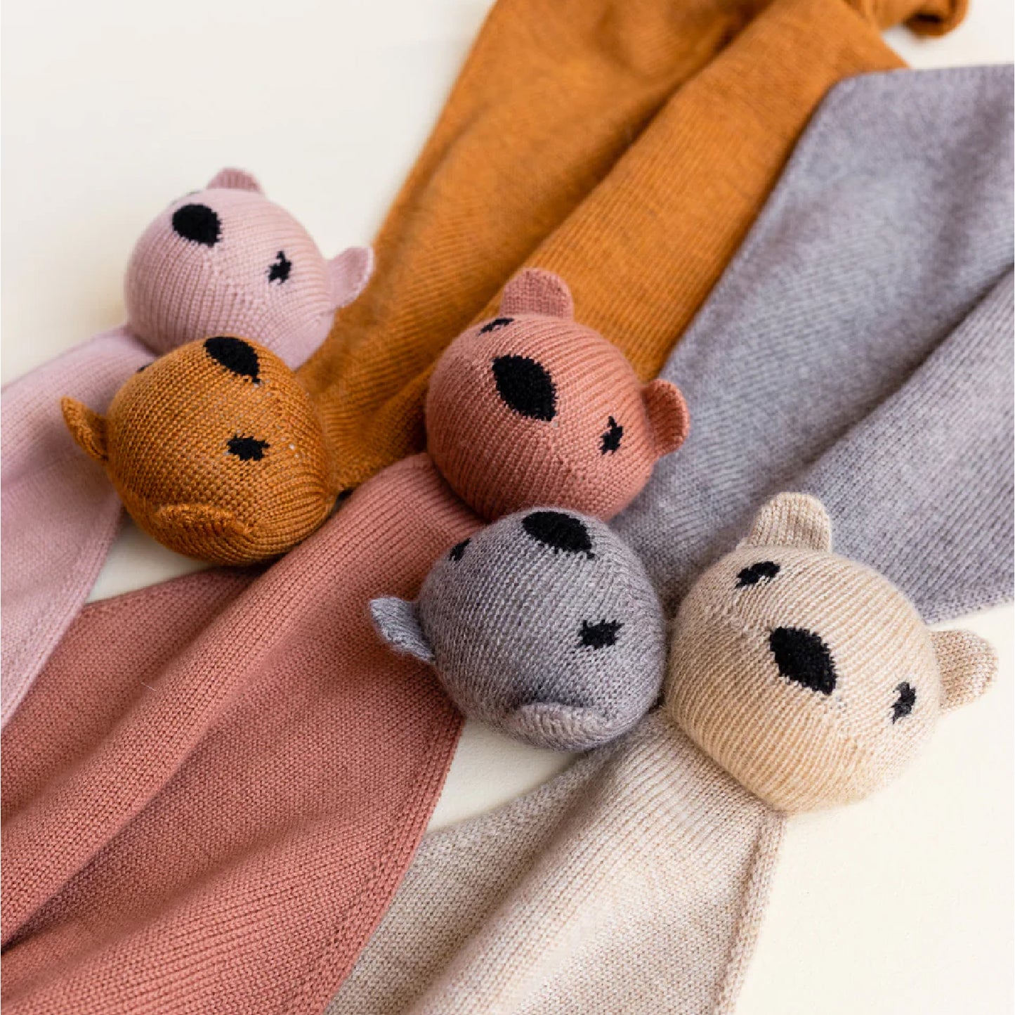knuffeldoekje teddy tokki, apricot – HVID