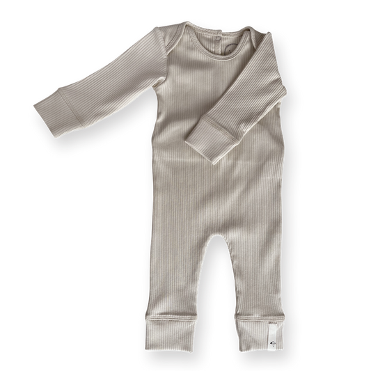jumpsuit, rainy day - SAGA