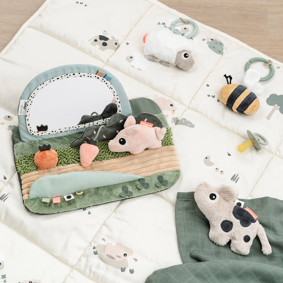 tummy time kussen tiny farm, pigee - DONE BY DEER