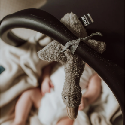 knuffel + geluid onderweg, liva duck grey – FLOW AMSTERDAM