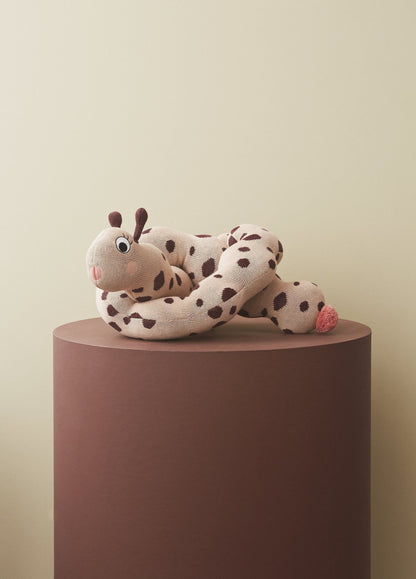knuffel miss lala larva, blush/woodchuck - OYOY