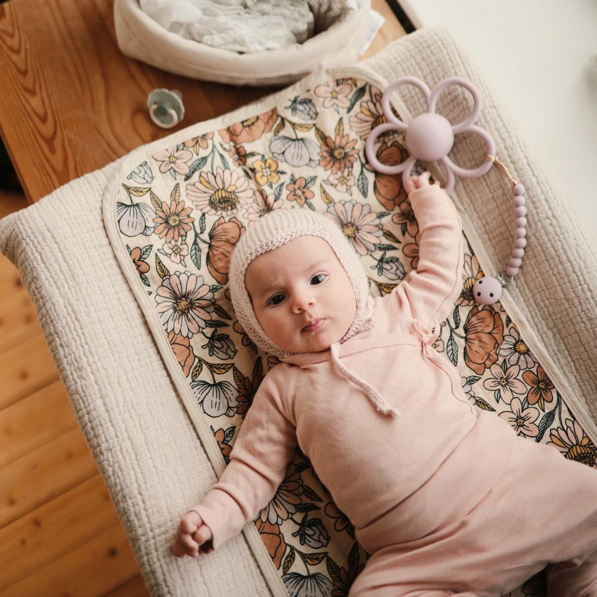bijtring/rammelaar daisy, soft lilac - MUSHIE