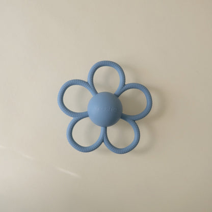 bijtring/rammelaar daisy, faded denim - MUSHIE
