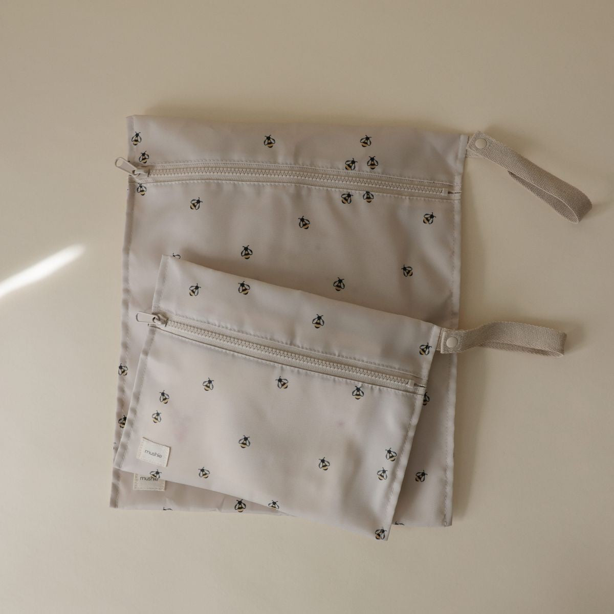 wet bag 2-pack, bees - MUSHIE